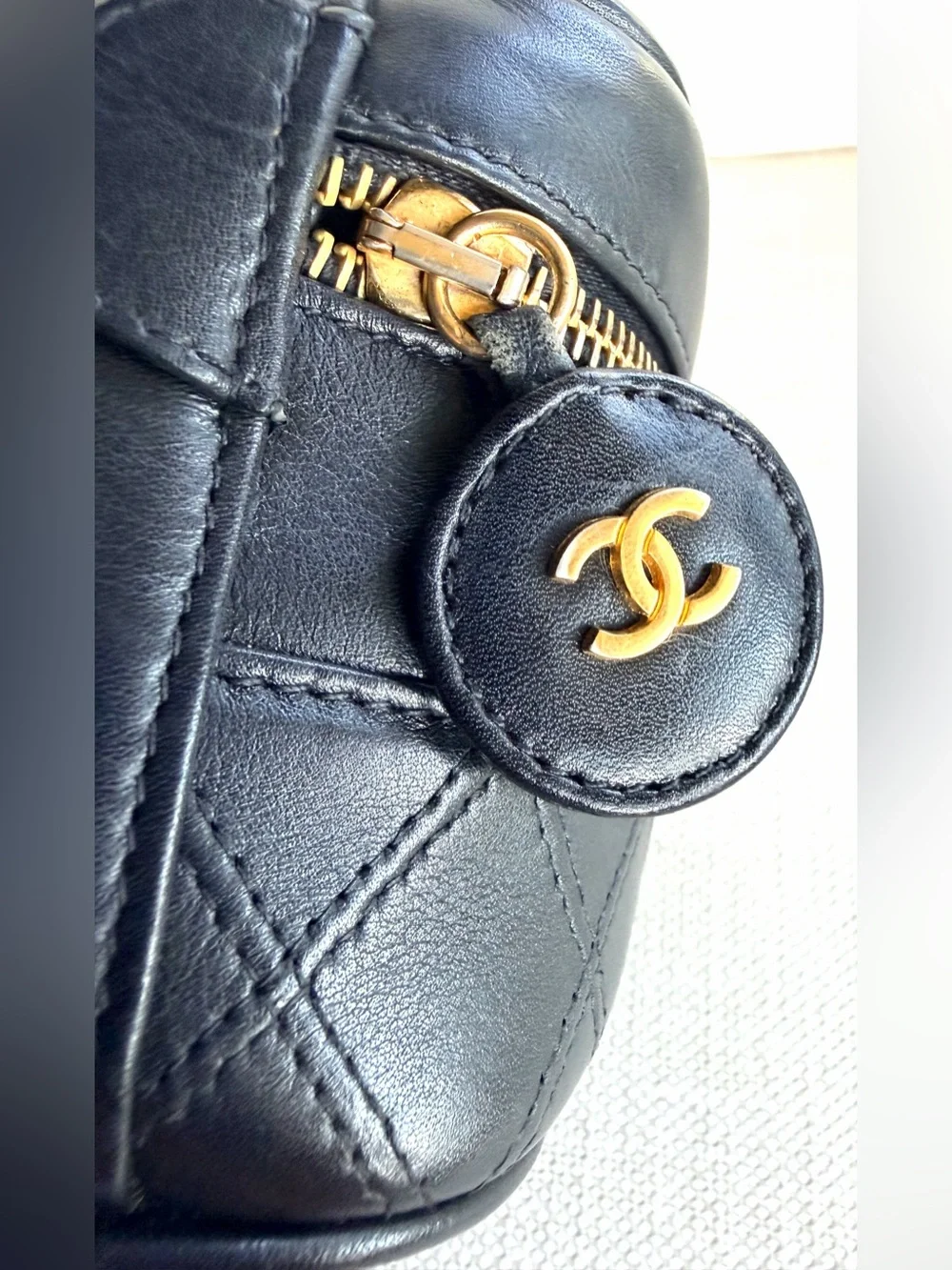 CHANEL Vintage Black Lambskin Vanity Cosmetic Case Gold CC Charm